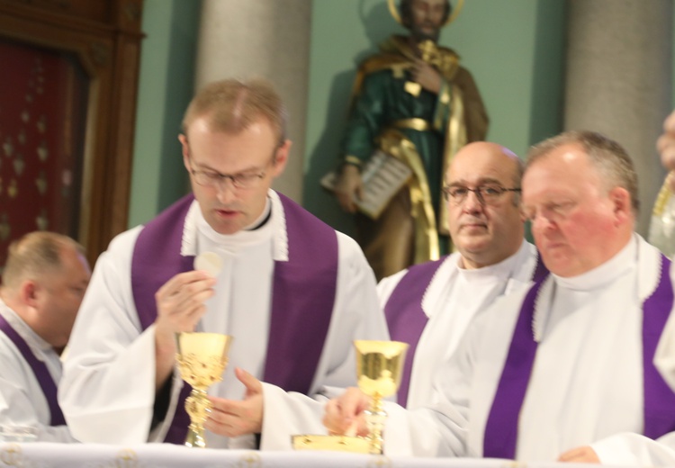 Ostatnie pożegnanie śp. ks. Witolda Włocha w Chybiu