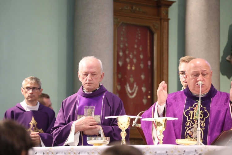 Ostatnie pożegnanie śp. ks. Witolda Włocha w Chybiu