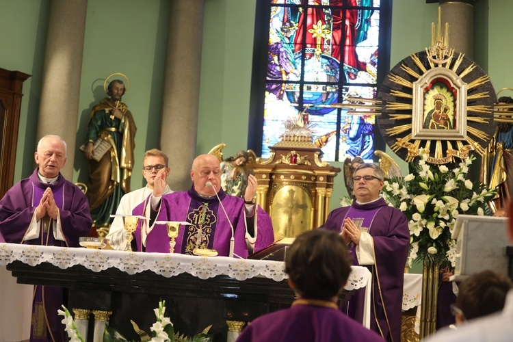 Ostatnie pożegnanie śp. ks. Witolda Włocha w Chybiu