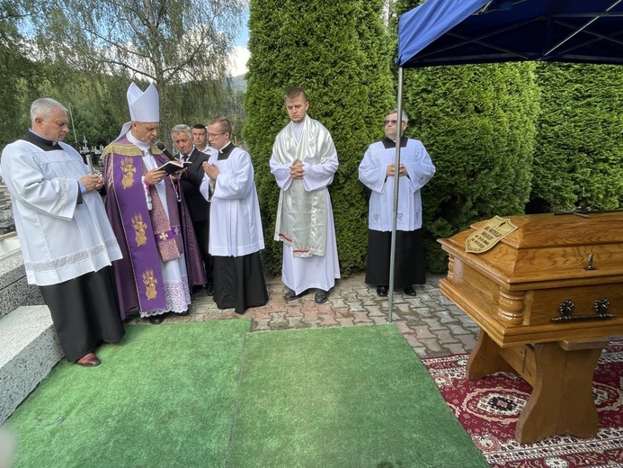 Pogrzeb śp. ks. Witolda Włocha w rodzinnej Rajczy