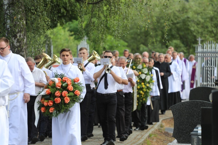 Pogrzeb śp. ks. Witolda Włocha w rodzinnej Rajczy