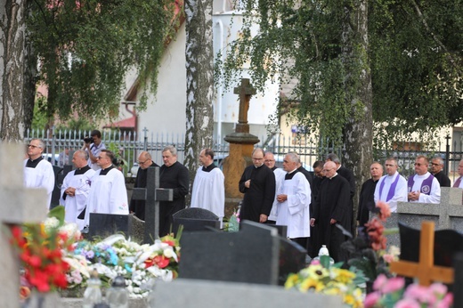 Pogrzeb śp. ks. Witolda Włocha w rodzinnej Rajczy