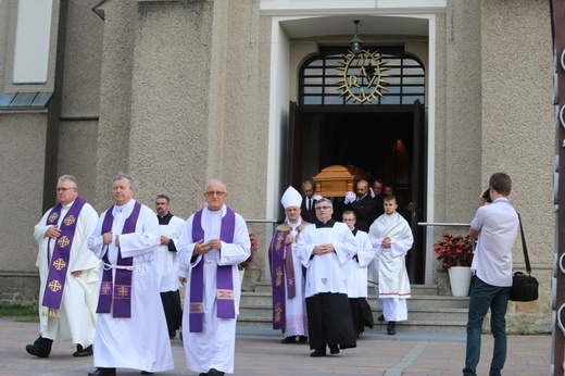 Pogrzeb śp. ks. Witolda Włocha w rodzinnej Rajczy