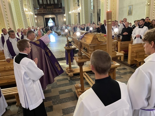 Pogrzeb śp. ks. Witolda Włocha w rodzinnej Rajczy