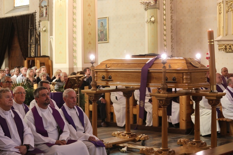 Pogrzeb śp. ks. Witolda Włocha w rodzinnej Rajczy