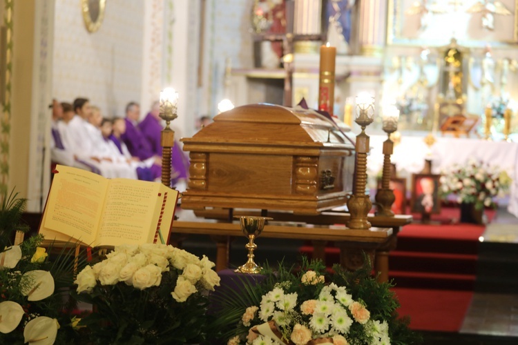 Pogrzeb śp. ks. Witolda Włocha w rodzinnej Rajczy