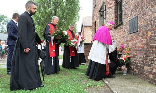 Golgota w Jerozolimie i Blok Śmierci w Oświęcimiu - groza i miłość