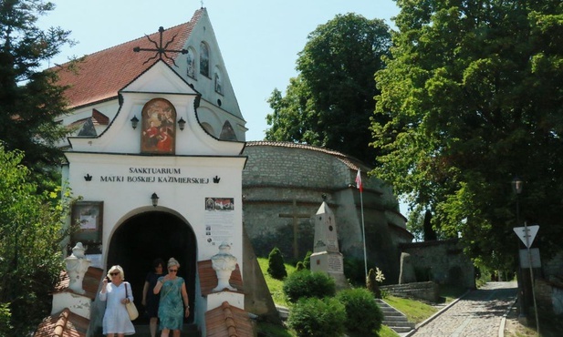 Kościół franciszkanów w Kazimierzu Dolnym to miejsce warte odwiedzenia.