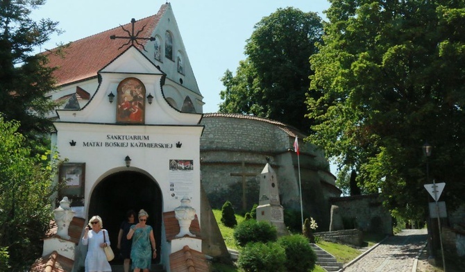 Kościół franciszkanów w Kazimierzu Dolnym to miejsce warte odwiedzenia.