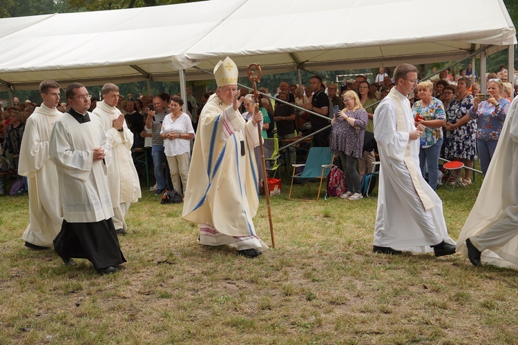 V Pielgrzymka Żywego Różańca i czcicieli Matki Bożej do Henrykowa