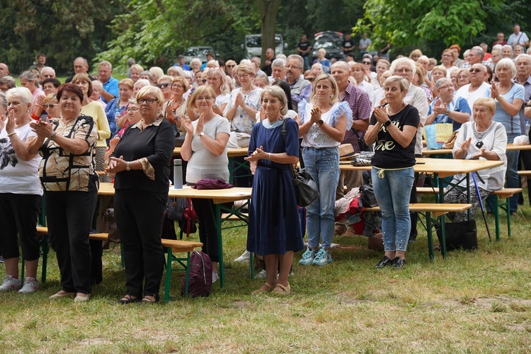 V Pielgrzymka Żywego Różańca i czcicieli Matki Bożej do Henrykowa