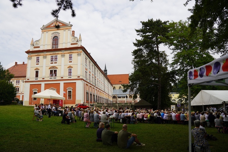 V Pielgrzymka Żywego Różańca i czcicieli Matki Bożej do Henrykowa