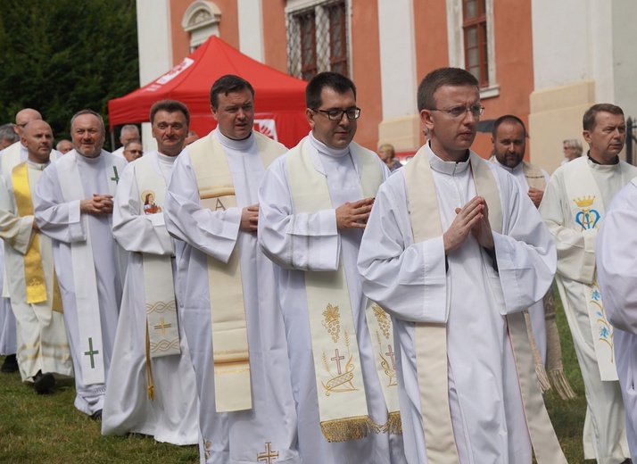 V Pielgrzymka Żywego Różańca i czcicieli Matki Bożej do Henrykowa