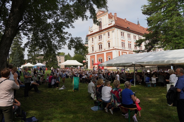 V Pielgrzymka Żywego Różańca i czcicieli Matki Bożej do Henrykowa