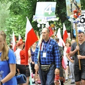 Pozwalam sobie umyć nogi albo kopię