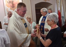 Wśród ofiarowanych darów dla miejscowego sanktuarium była też ziemia z grobu ks. Jerzego Popiełuszki.