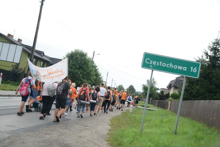 16 km przed Jasną Górą