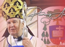 Biskup Kazimierz Romaniuk łączył pracę duszpasterską z działalnością naukową.