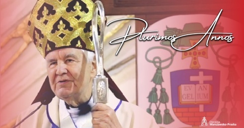 Biskup Kazimierz Romaniuk łączył pracę duszpasterską z działalnością naukową.