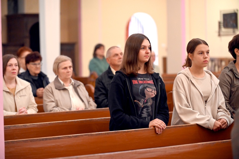 Wałbrzych. Wprowadzenie relikwii trojga mieszkańców nieba