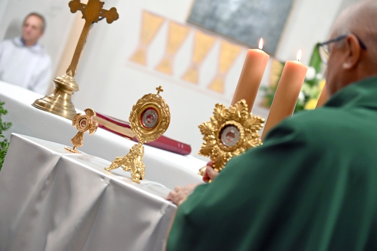 Wałbrzych. Wprowadzenie relikwii trojga mieszkańców nieba