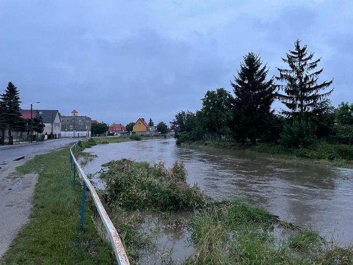 Dwa powiaty na terenie diecezji walczą z podtopieniami 