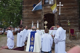 Po Mszy św. wierni odmówili Litanię do Matki Bożej i odśpiewali suplikacje przed Najświętszym Sakramentem.