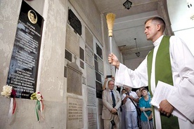 Płytę pobłogosławił ks. Krzysztof Nawrot, duszpasterz akademicki archidiecezji katowickiej.