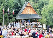 Eucharystie organizują przedstawiciele gmin: Istebnej, Hrćavy i Čiernego.