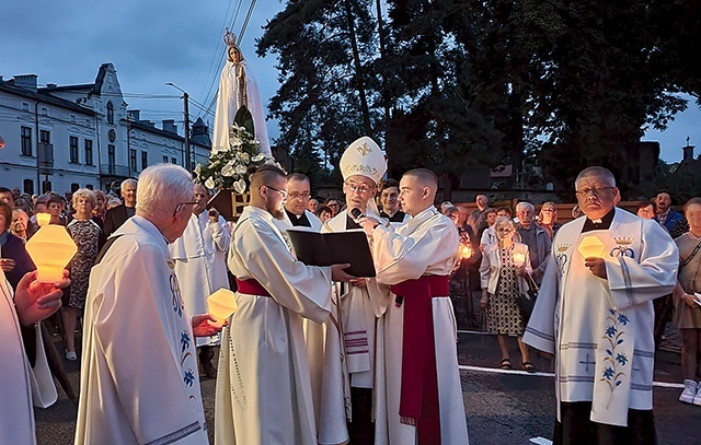 	Uroczystość odbyła się podczas nabożeństwa fatimskiego.