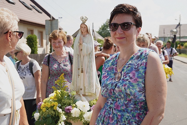 	Pątnikom w tym roku towarzyszyło hasło „Królowo Pokoju, módl się za nami”.