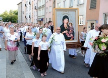 Nie obrazy są adresatami zanoszonych przed nimi modlitw, ale Osoby, które przedstawiają.