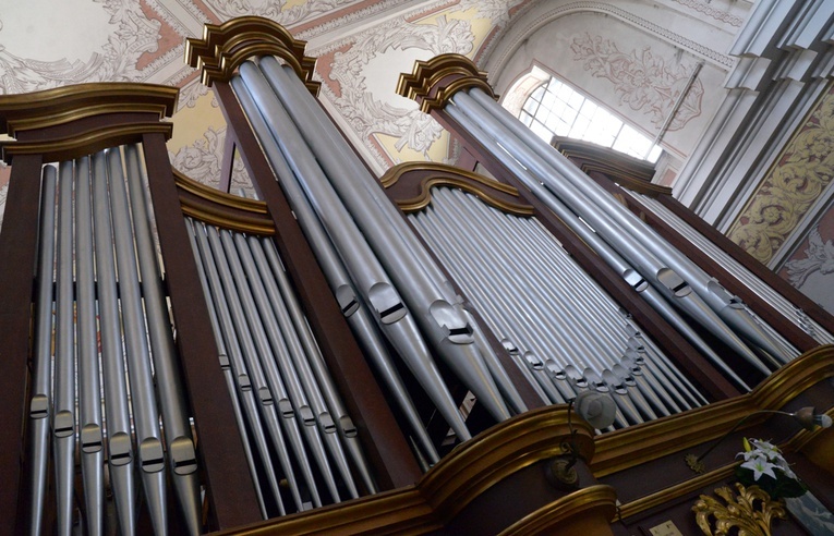 Będzie można posłuchać brzmienia wyremontowanych organów, największych w diecezji radomskiej.