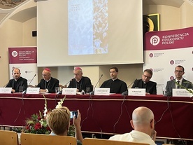 Synod wskazuje na potrzebę uczenia się wspólnego wędrowania