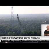 Piemineklis Uzvaras parkā nogāzts