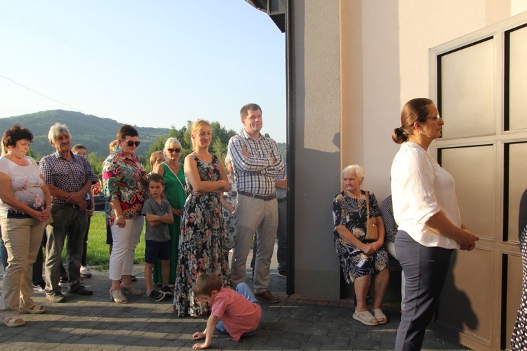 Modlitwa na cmenatrzu w Zabrzeży