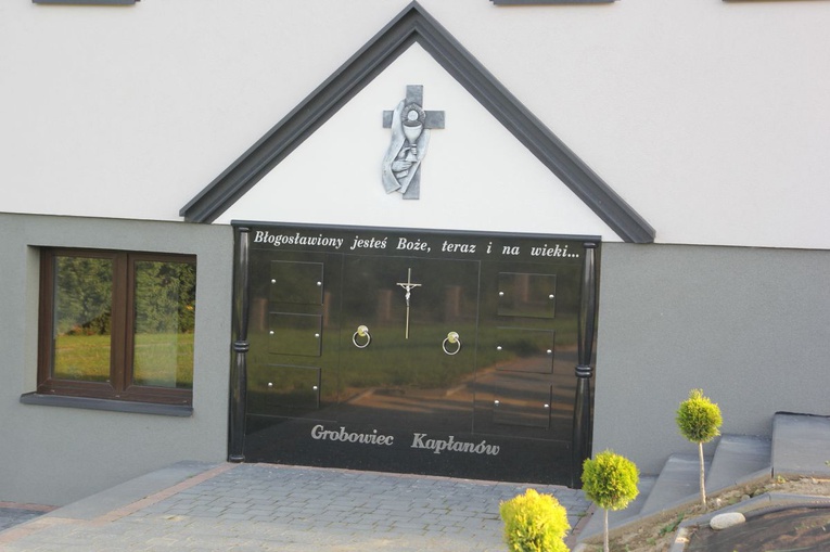 Modlitwa na cmenatrzu w Zabrzeży