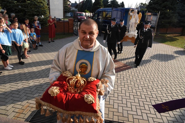 Archanioł w Dąbrówkach Breńskich