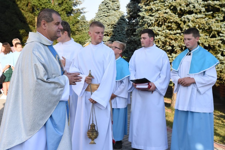 Archanioł w Dąbrówkach Breńskich