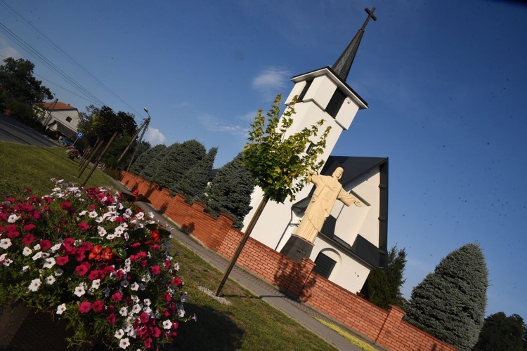 Archanioł w Dąbrówkach Breńskich