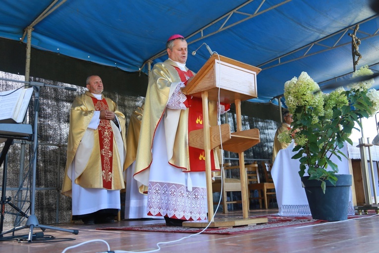 Poświęcenie cmentarza w Nawojowej