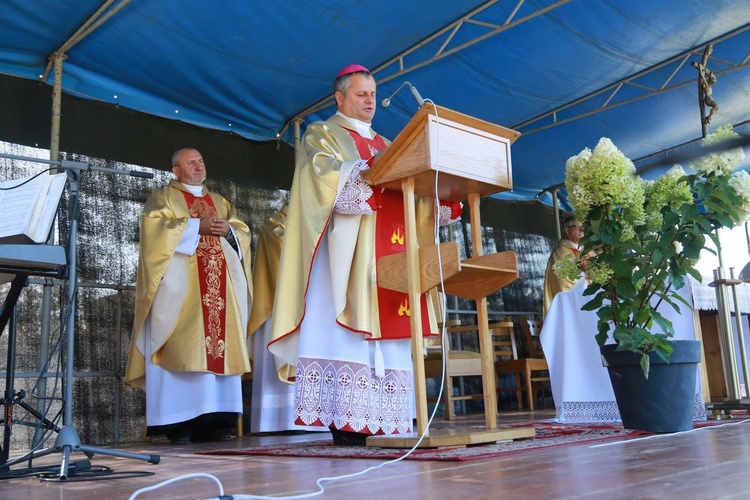 Poświęcenie cmentarza w Nawojowej