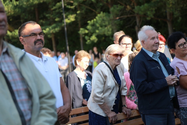 Poświęcenie cmentarza w Nawojowej