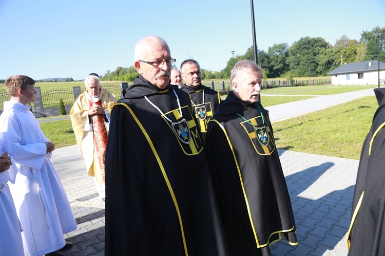 Poświęcenie cmentarza w Nawojowej