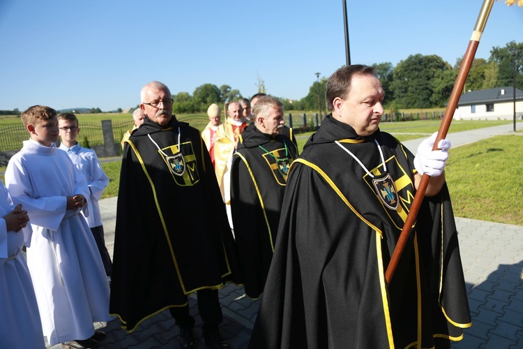 Poświęcenie cmentarza w Nawojowej