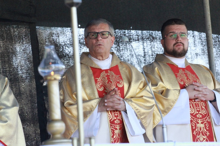 Poświęcenie cmentarza w Nawojowej