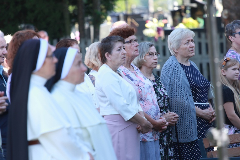 Poświęcenie cmentarza w Nawojowej