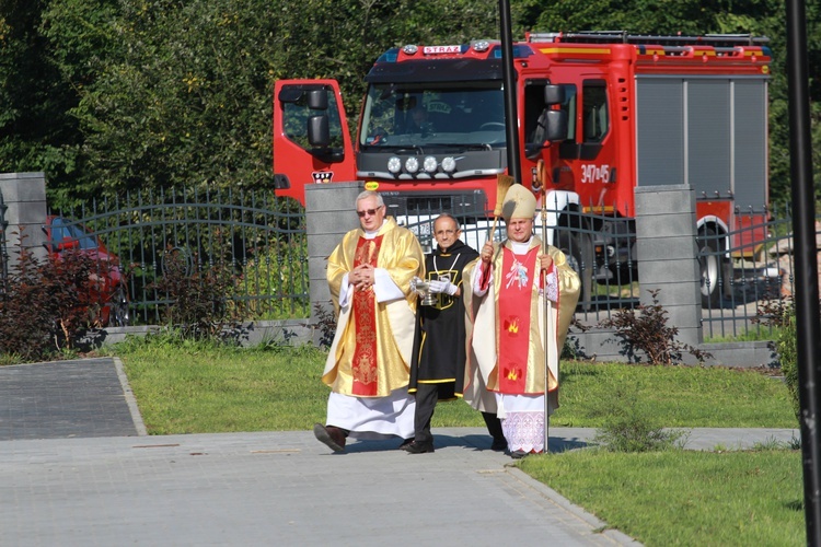 Poświęcenie cmentarza w Nawojowej