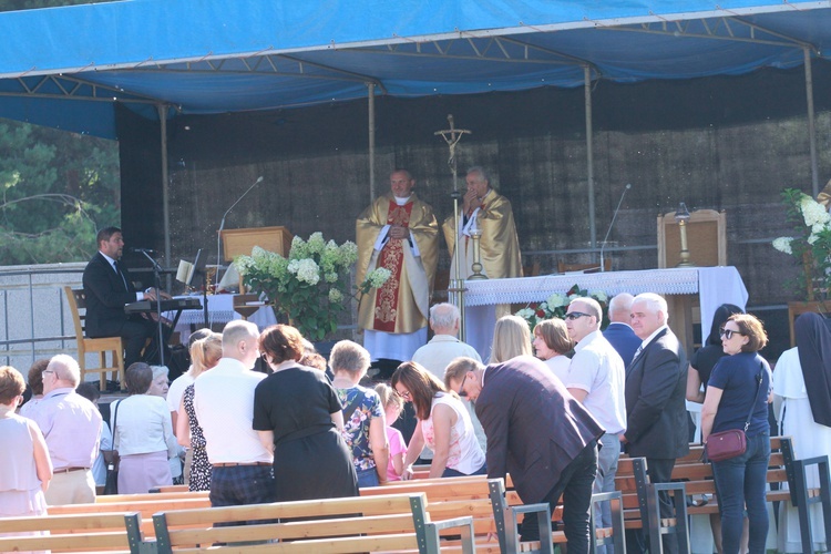 Poświęcenie cmentarza w Nawojowej