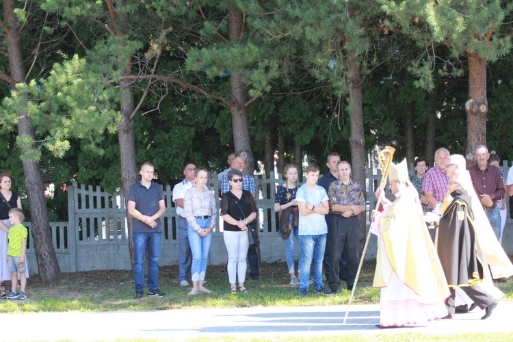 Poświęcenie cmentarza w Nawojowej